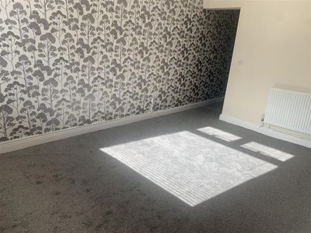 2 bedroom end of terrace house to rent - Photo 2