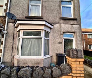 3 bedroom end of terrace house to rent - Photo 4