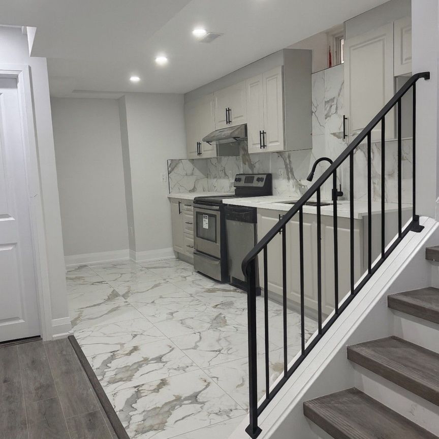 For Lease - 5582 Meadowcrest Avenue, Mississauga, Ontario - Photo 1