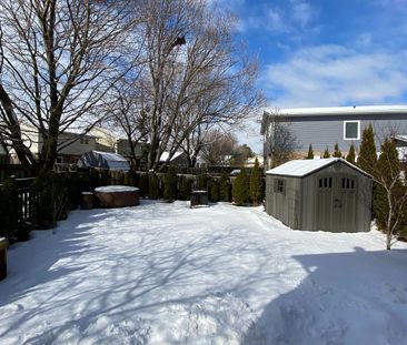 Detached Home For Lease | W8117306 - Photo 1