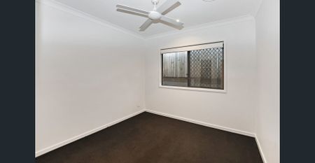 Spacious Home with Ducted Air Con - Photo 4