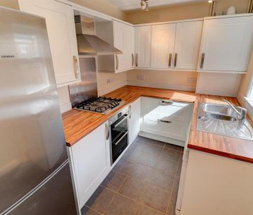 2 bedroom terraced house to rent - Photo 2