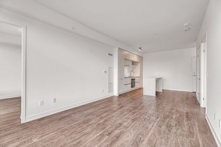 For Lease - 2 David Eyer Road Unit# 728, Richmond Hill, Ontario - Photo 4