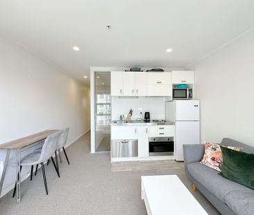 Two Bed and One Bathroom with a view - Photo 1