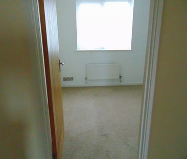 2 bedroom semi-detached house to rent - Photo 3