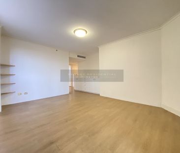 Large One Bedroom plus Huge Study with city views - Photo 1