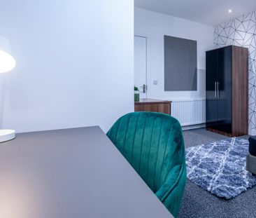 6 bedroom terraced house to rent - Photo 2