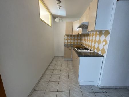 POITIERS CENTRE VILLE APPARTEMENT T2 38.30 m² - Photo 4