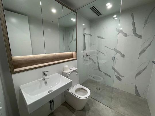 Immaculate executive apartment | Designer finishes in superb lifestyle precinct - Photo 1