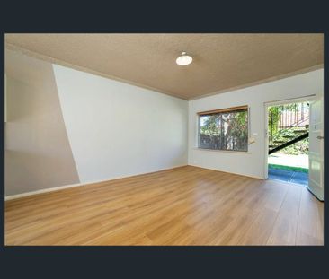 Just minutes to the beach, Airport, Ikea, Aldi and MORE!!! - Photo 1