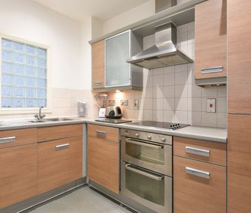 High Road, London, N12 - Photo 3