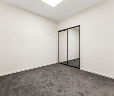 Brand New Contemporary Living in Thornhill Park - Photo 3