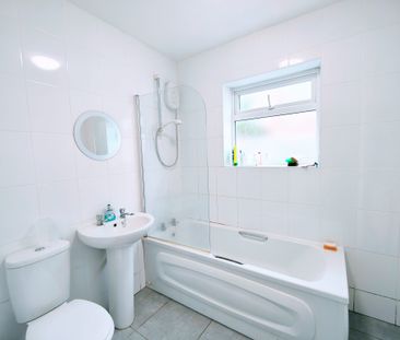 4 bedroom terraced to rent Perry Street, Northampton, Northamptonsh... - Photo 2