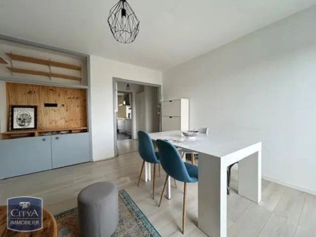 Appartement à louer 4 pièces 76.05m² - Photo 2