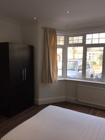 4 Bed Terraced House, Fairlawn Avenue, N2 - Photo 5