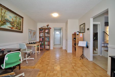 27 Woodview Cr - Photo 2