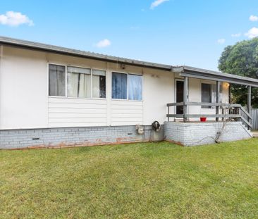 Comfortable 3 Bedroom Home in Convenient Location - Photo 1