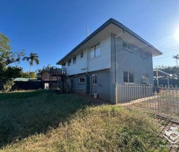 1404 sqm Huge block including a house, a 30 sqm shed, vacant land f... - Photo 2