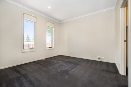 Immaculate Townhouse Ideal for Family Living - Photo 3