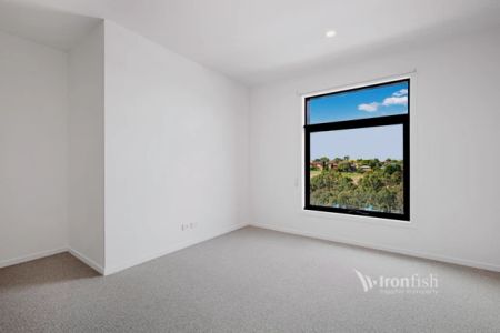 3 Bed, 2 Bath - Photo 4