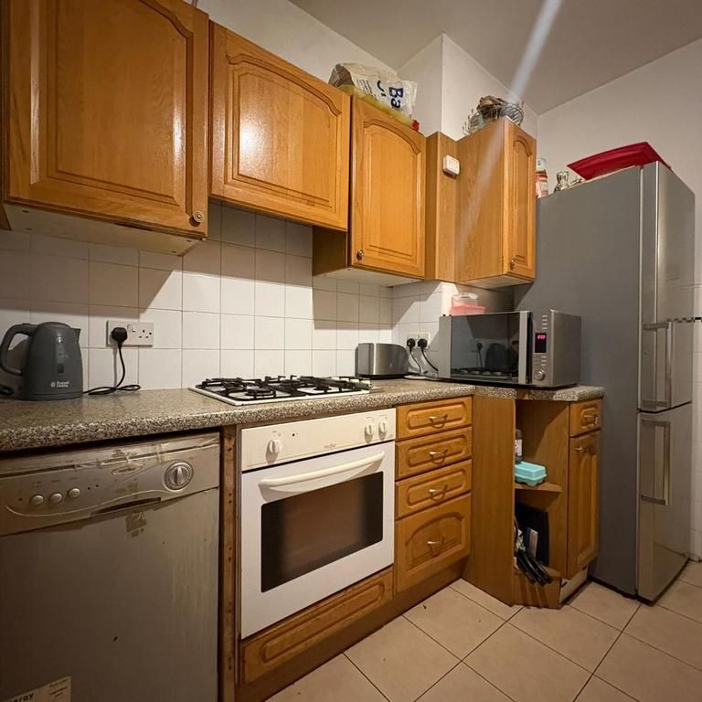 1 bedroom in a house share to rent - Photo 1