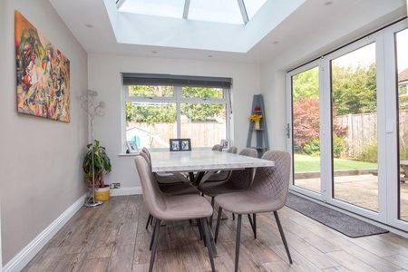 4 bedroom detached house to rent - Photo 3