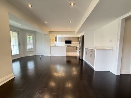 For Lease - 256 Boake Trail, Richmond Hill, Ontario - Photo 2