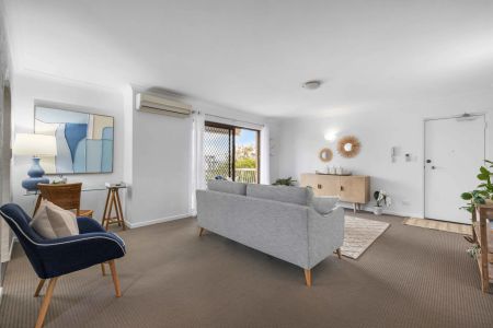 ELEVATED COORPAROO LIVING WITH STUNING AREA VIEWS - Photo 2