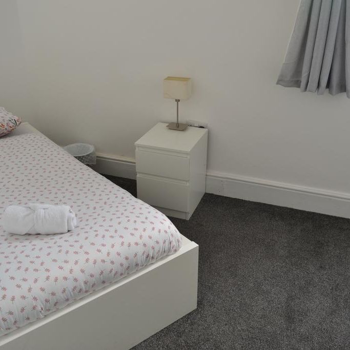 3 bedroom flat to rent - Photo 1