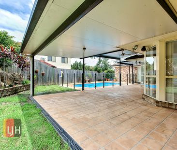 FAMILY FRIENDLY HOME w/ MEDIA ROOM/STUDY & INGROUND POOL ! - Photo 2