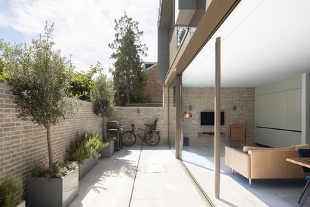 3 Bed Detached House, Morris Gardens, SW18 - Photo 3