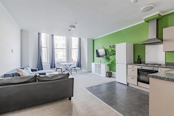 2 bedroom flat to rent - Photo 1