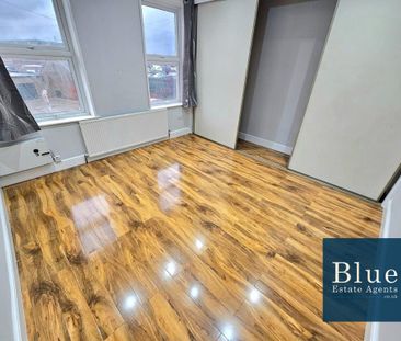 4 bedroom semi-detached house to rent - Photo 2