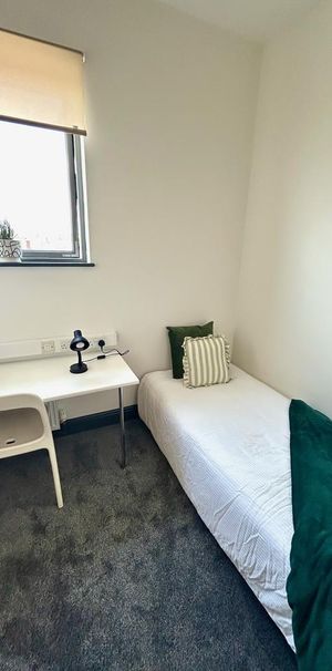 1 bedroom in a flat share to rent - Photo 1