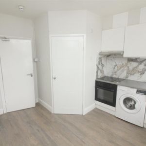 1 Bedroom Studio To Let - Photo 3