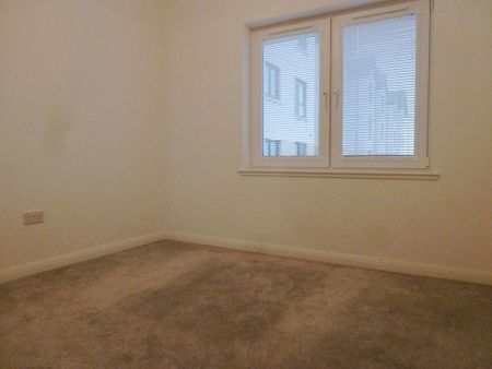 2 bedroom ground floor flat to rent - Photo 3