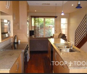 Townhouse with 2 Double Bedrooms & 2 Bathrooms - Photo 6