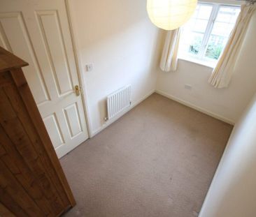 2 bedroom end of terrace house to rent - Photo 3
