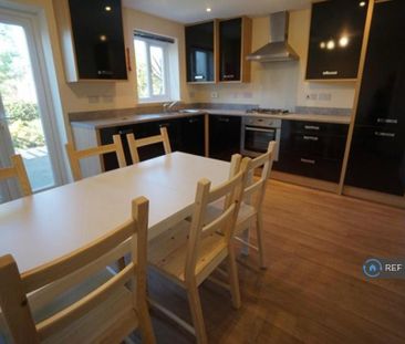 1 bedroom in a house share to rent - Photo 2