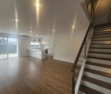 Contemporary Villa - Photo 2