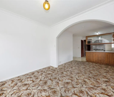 Spacious & Comfortable property in a Convenient Location! - Photo 1