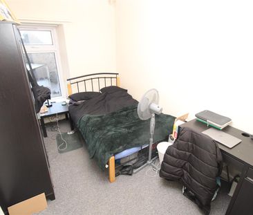 Flat For Rent 1 Stow Hill, Pontypridd - Photo 2