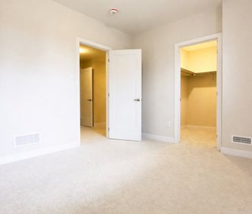 For Lease - 215 SPECKLED ALDER Row, Barrhaven, Ontario - Photo 3