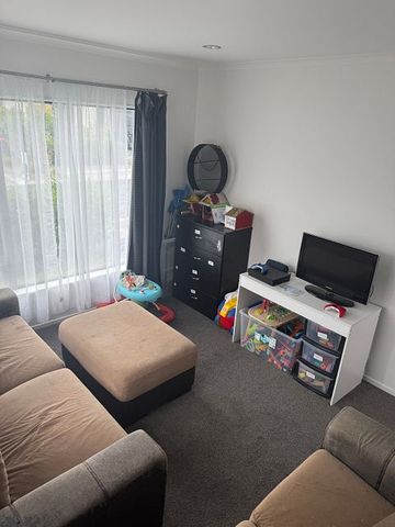 3BR Plus Office/4th BR in Chartwell - Photo 3