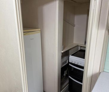 4 bedroom semi-detached house to rent - Photo 5