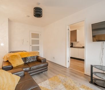 Crosbies Court - Photo 3