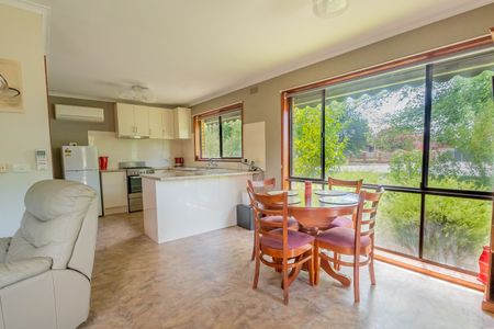 LOCATION LOCATION - Photo 3