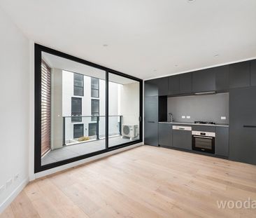 Modern and Central - Photo 4