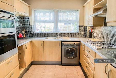 2 bedroom flat to rent - Photo 5