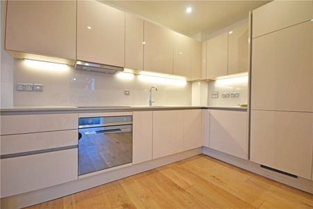 Well presented 2 bedroom first floor apartment for rent just to the south of the City centre with excellent access to Addenbrookes Hospital. Cycle store. Unfurnished. - Photo 5